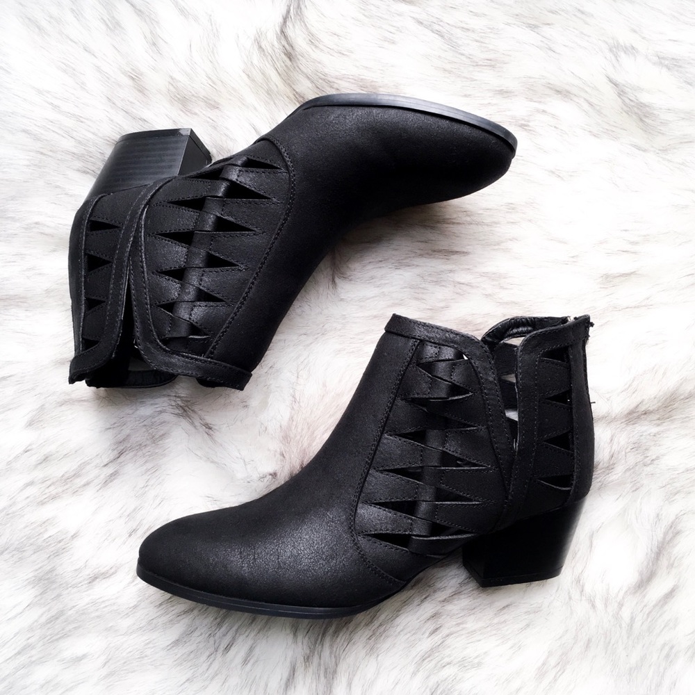 Cutout Oil Finish Bootie - Picture 4 of 6